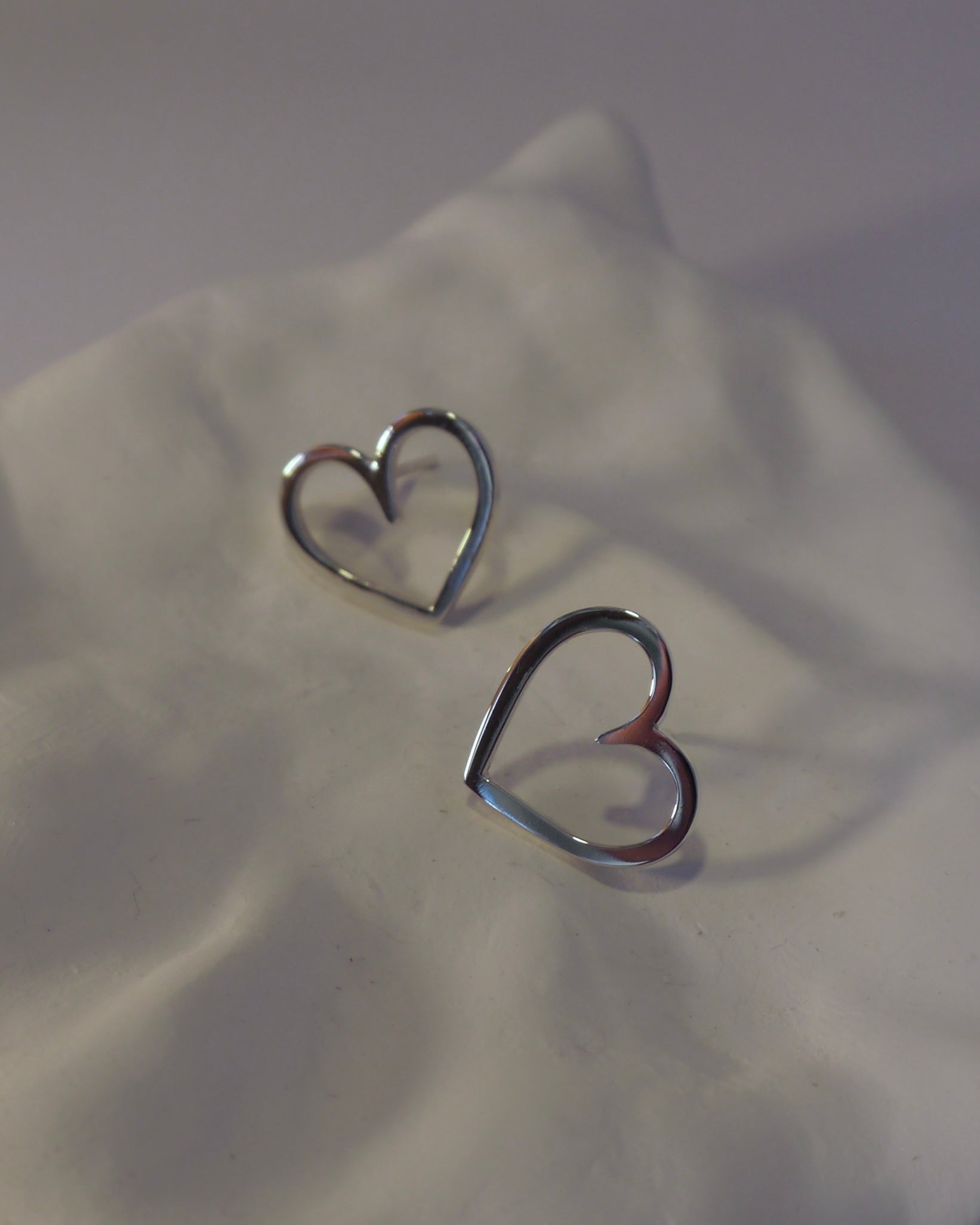 Carina - heart shaped studs