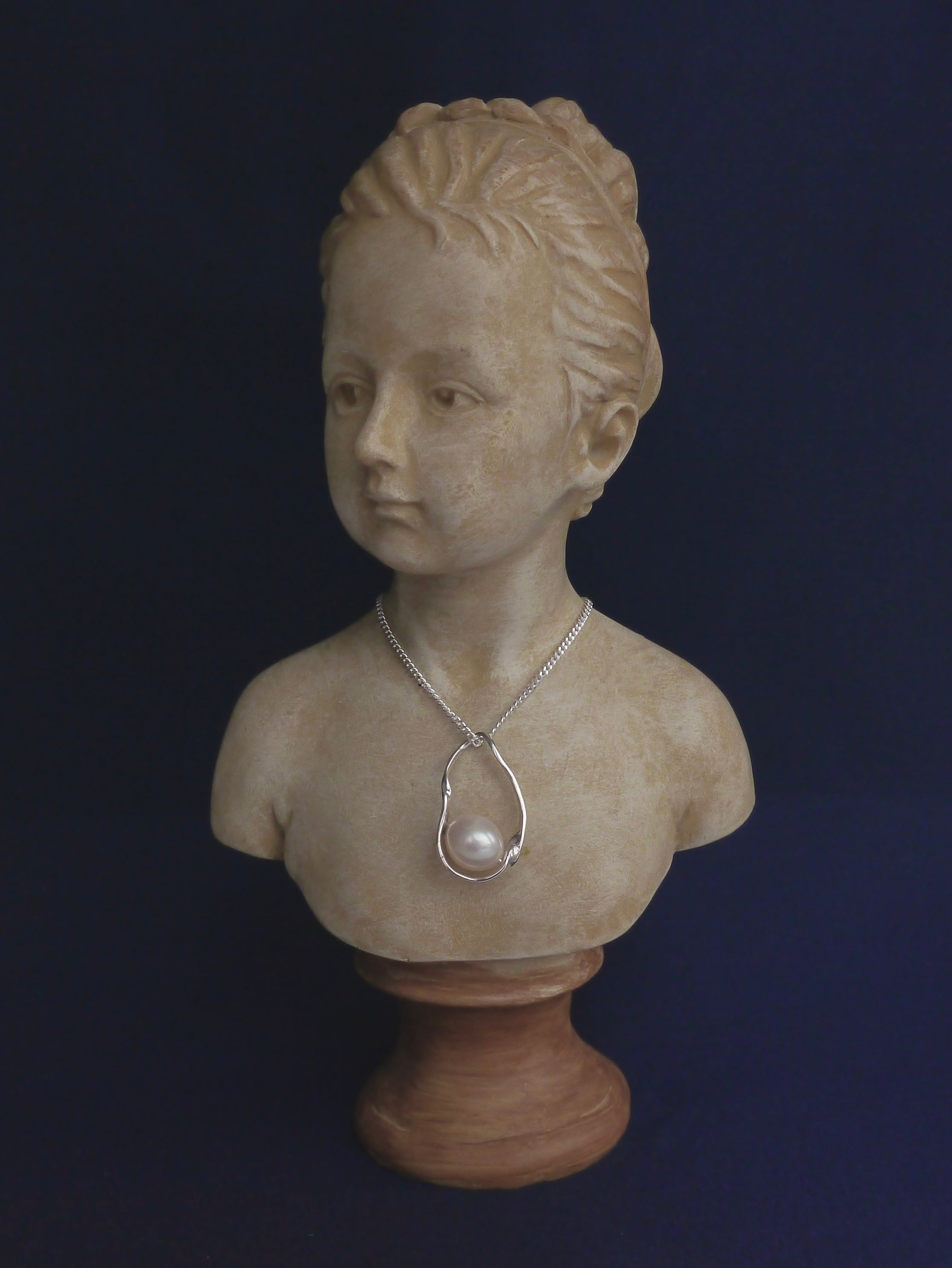 twisted pearl pendant