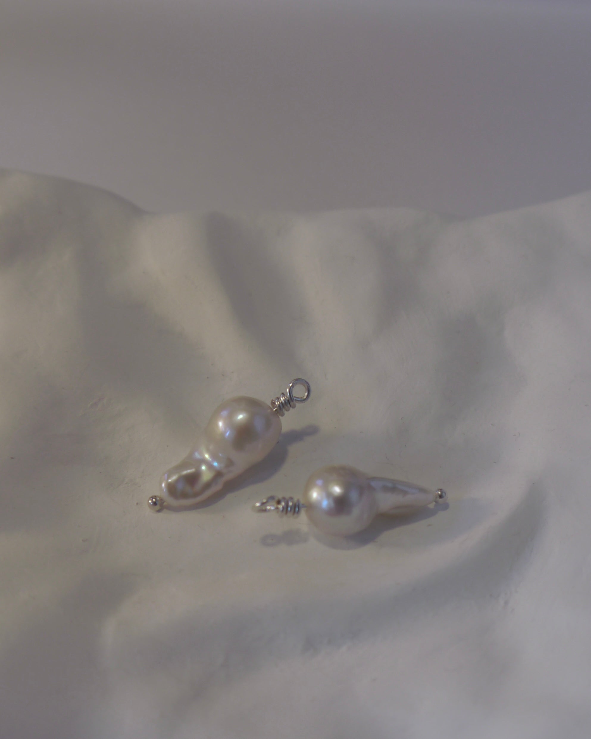 baroque pearl charm var.2