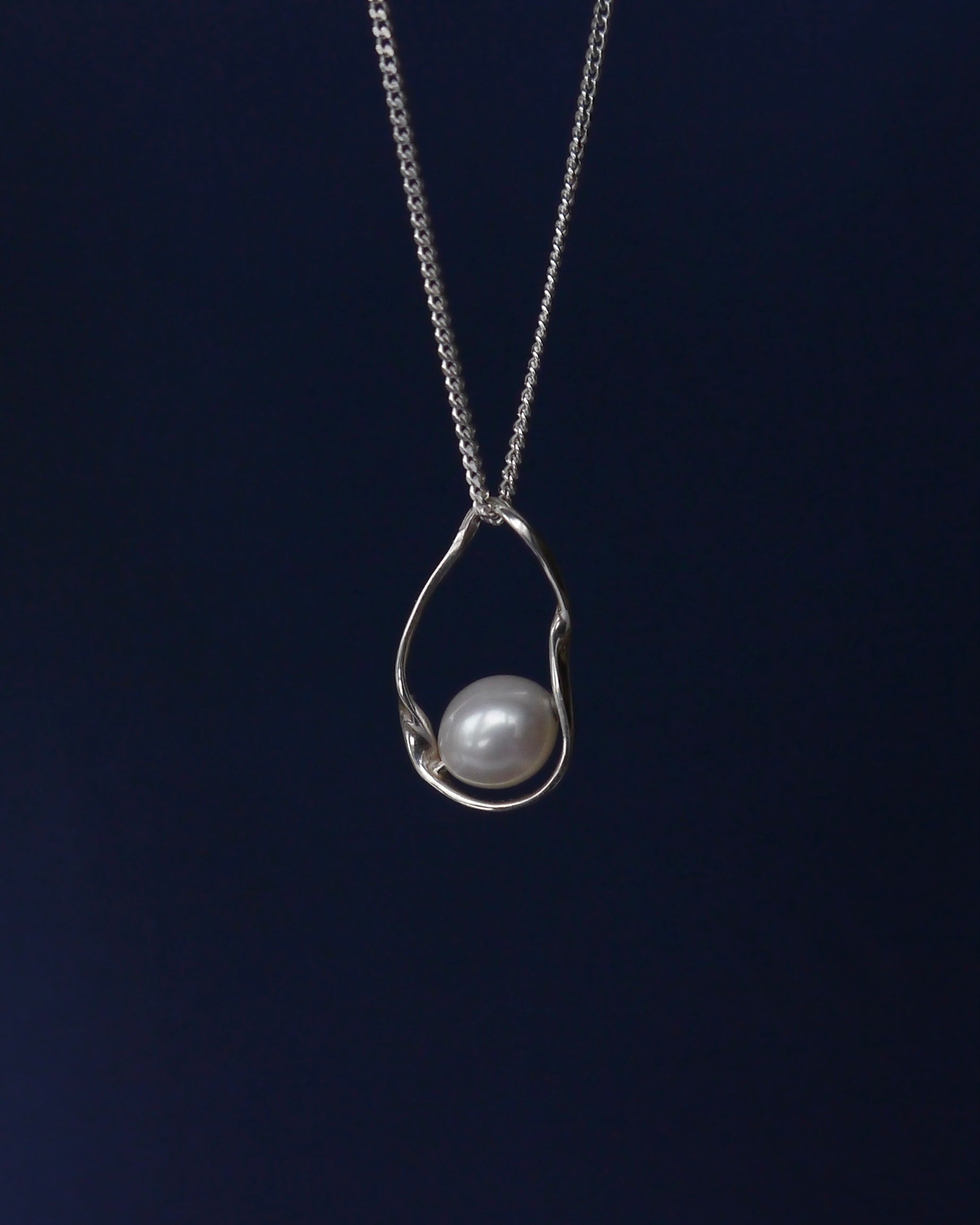 twisted pearl pendant