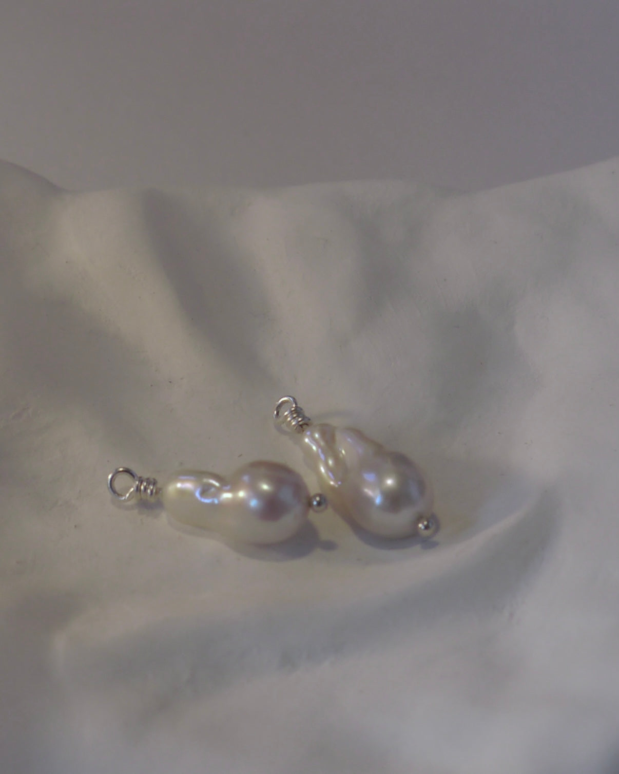 baroque pearl charm var.1